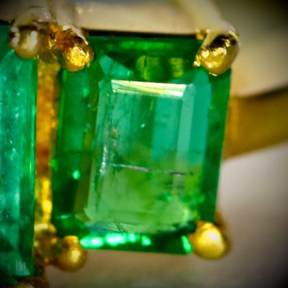 Panjshir Emerald 2.05ct Solid 22K Yellow Gold Ring - Picture 4 of 8